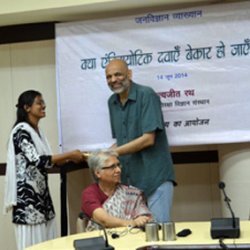 Vaishali Banerjee Welcoming Satyajit Rath